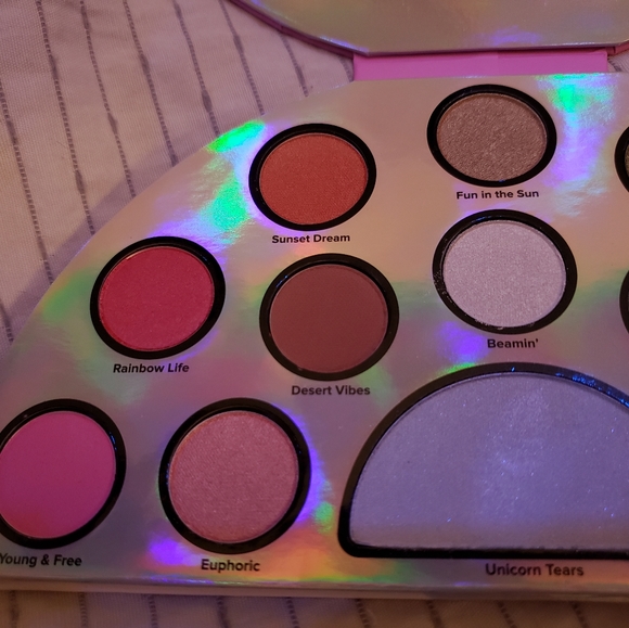 🦄Too Faced Festival Unicorn Rainbow Eyeshadow - Picture 4 of 6